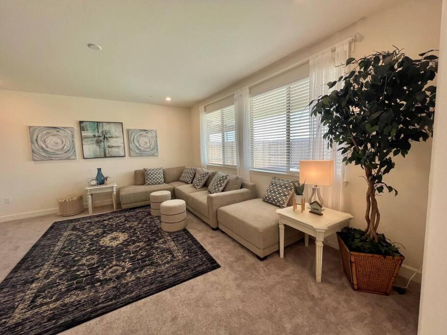 Brand-New, Beautiful & Stylish Home In Sacramento! Luaran gambar