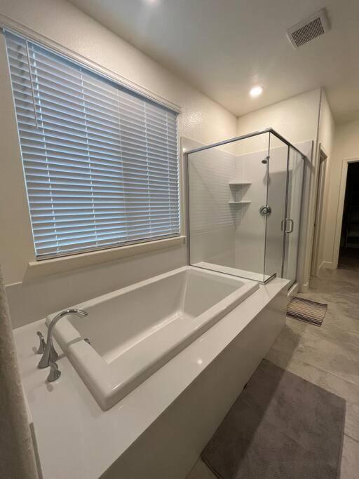 Brand-New, Beautiful & Stylish Home In Sacramento! Luaran gambar