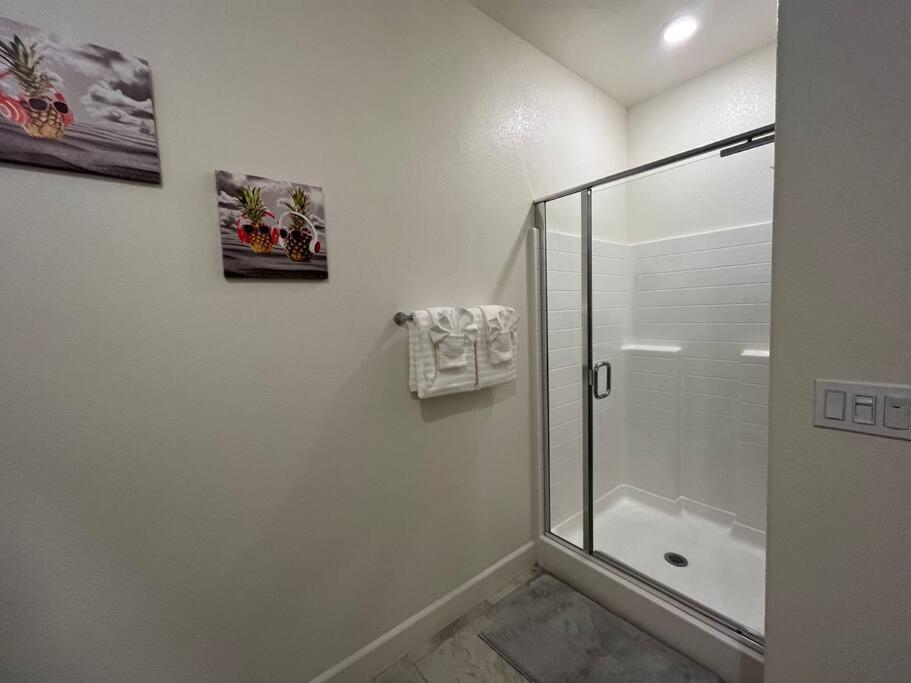 Brand-New, Beautiful & Stylish Home In Sacramento! Luaran gambar