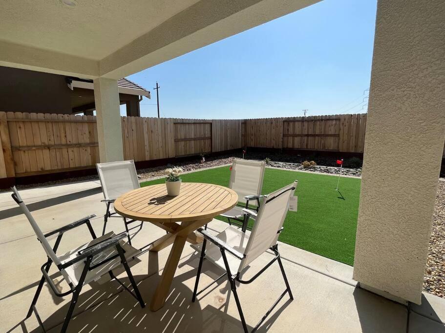 Brand-New, Beautiful & Stylish Home In Sacramento! Luaran gambar