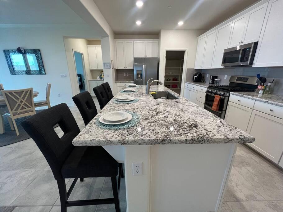 Brand-New, Beautiful & Stylish Home In Sacramento! Luaran gambar