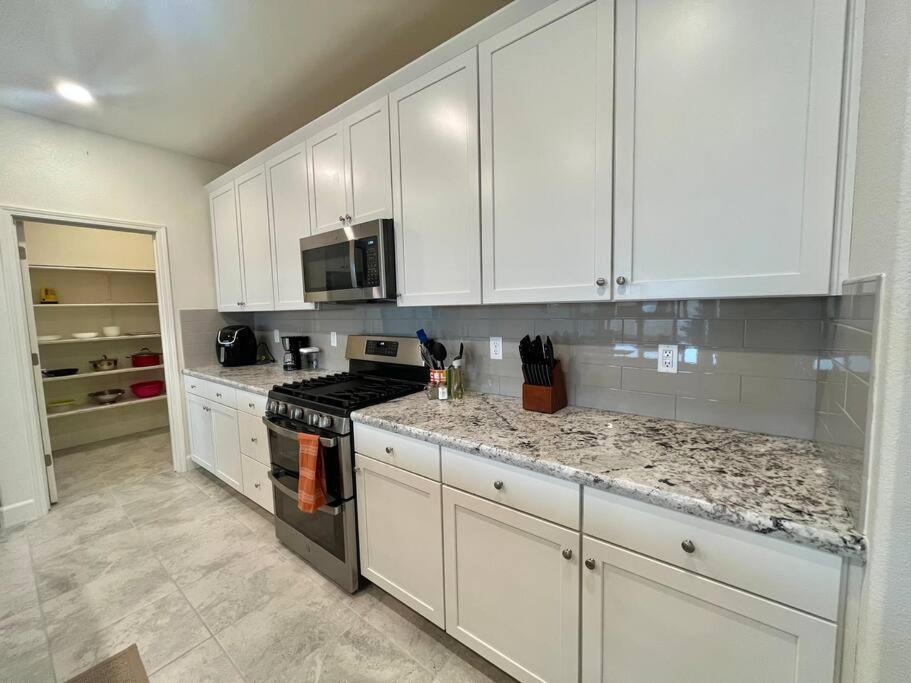 Brand-New, Beautiful & Stylish Home In Sacramento! Luaran gambar